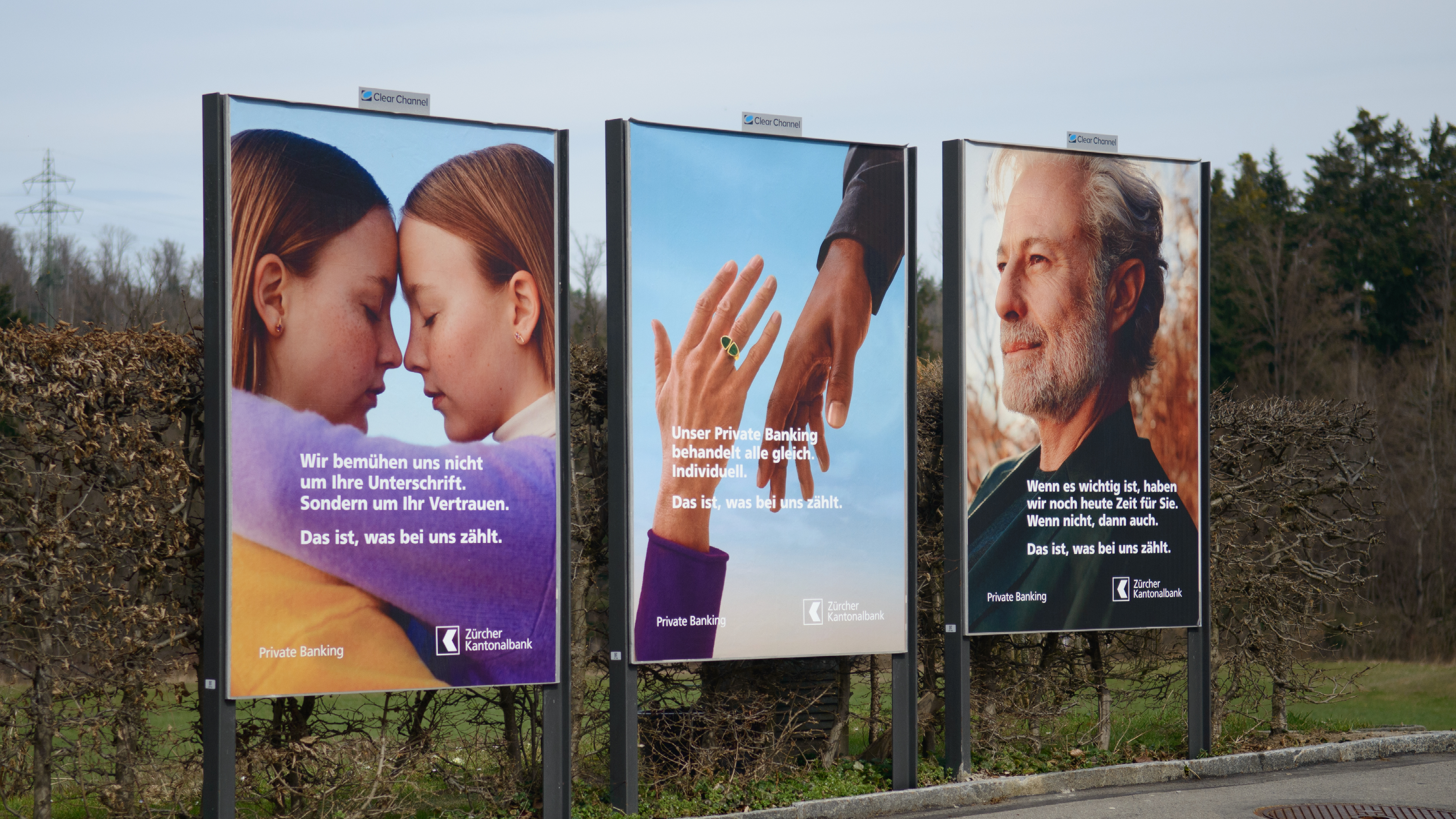 Picture of roadside advertisement for Zürcher Kantonalbank